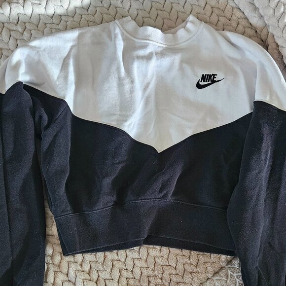 COPY - Cropped Sweater - Picture 2 of 2